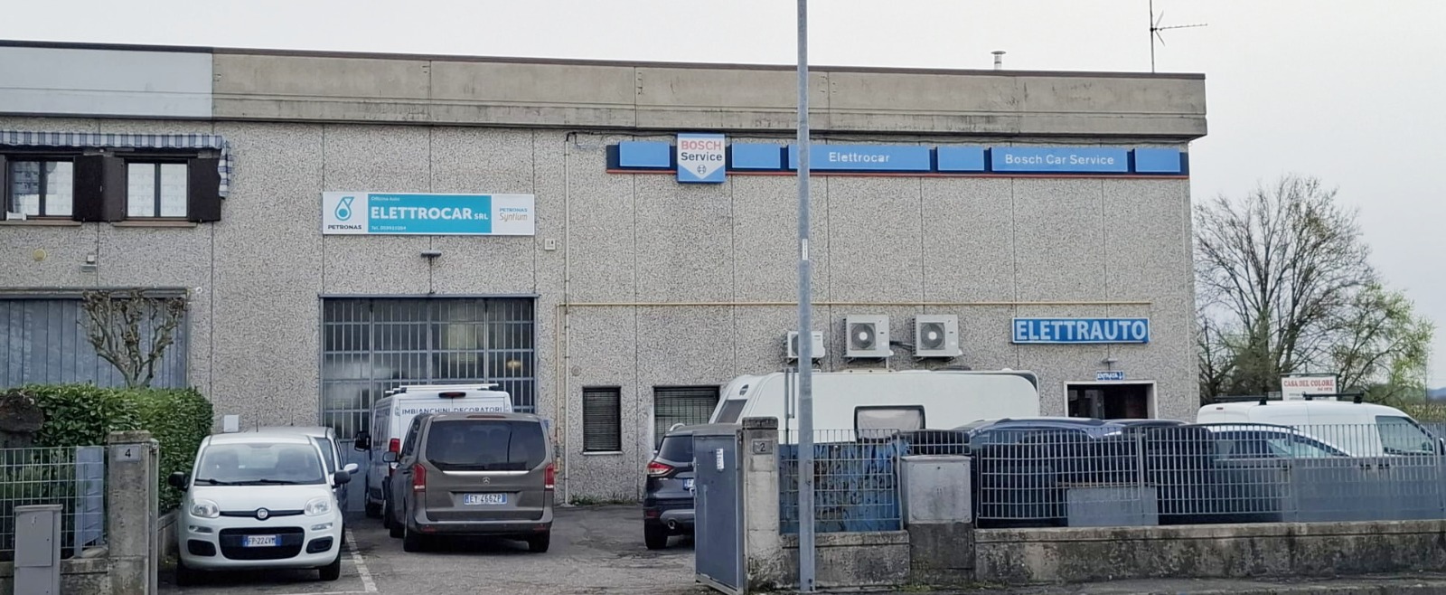 Facciata esterna dell'officina Elettrocar, centro Bosch Car Service a Castelfranco Emilia